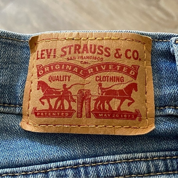 Levis Shorts Women’s Size 30 Blue Jean Distressed - Picture 12 of 13